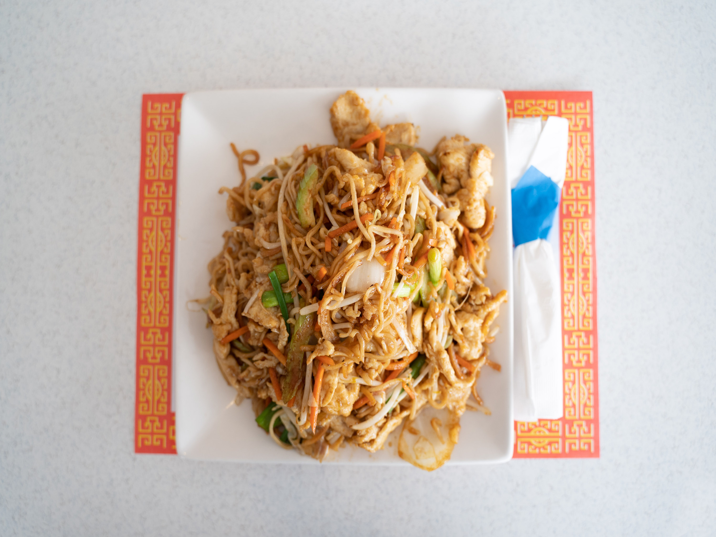 Order Chicken Lo Mein food online from Gold Dragon store, Salem on bringmethat.com