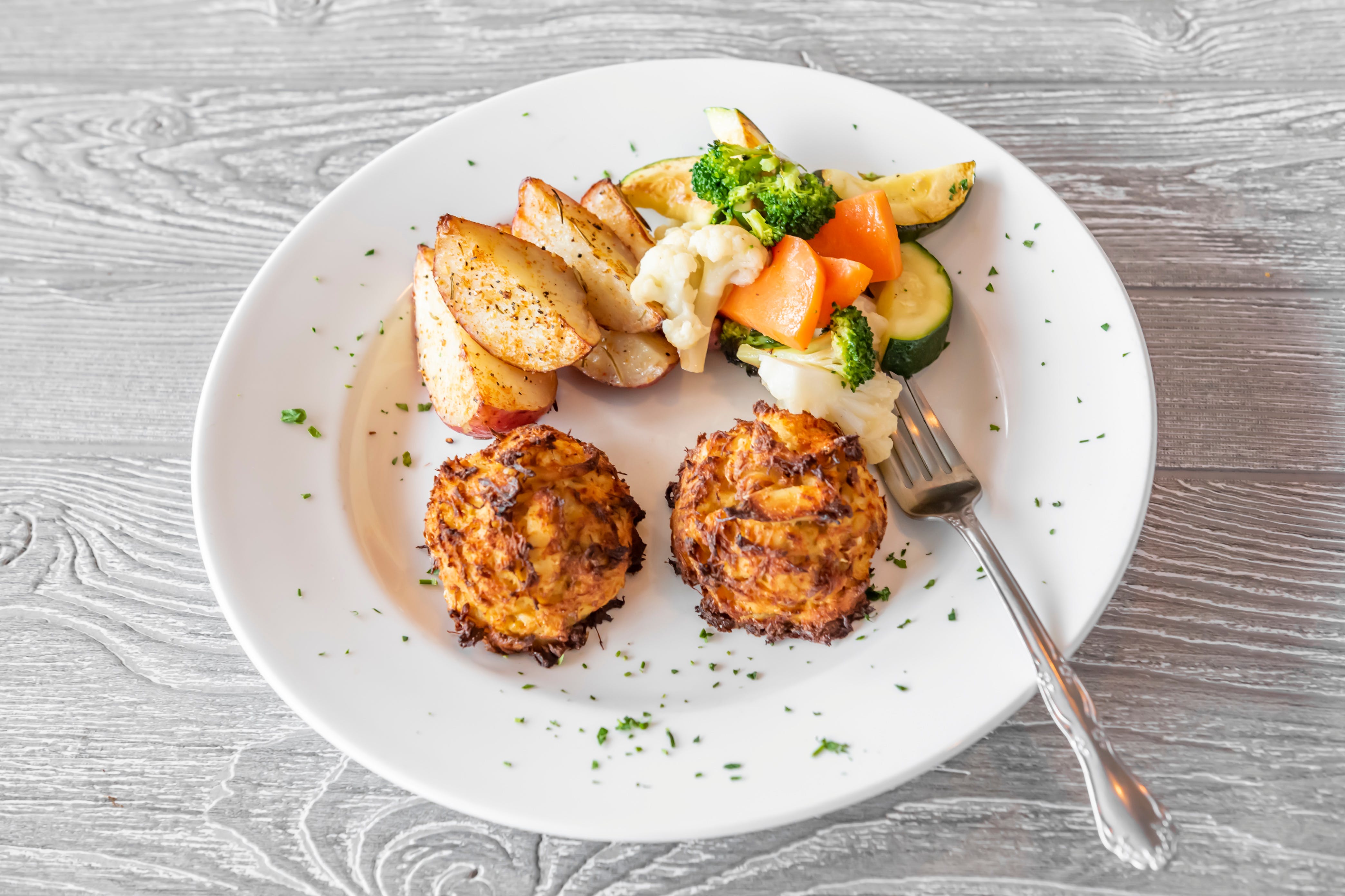 Order Crab Cakes - Entree food online from Pescatores Restaurant store, Glen Mills on bringmethat.com