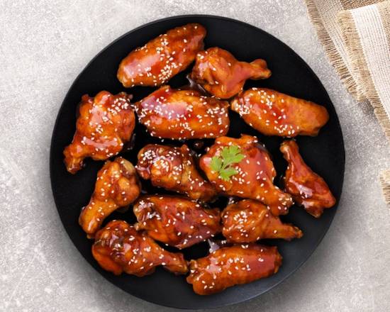 Order Chicken Wings (6 pcs) food online from Chucks Cheesesteaks store, San Francisco on bringmethat.com