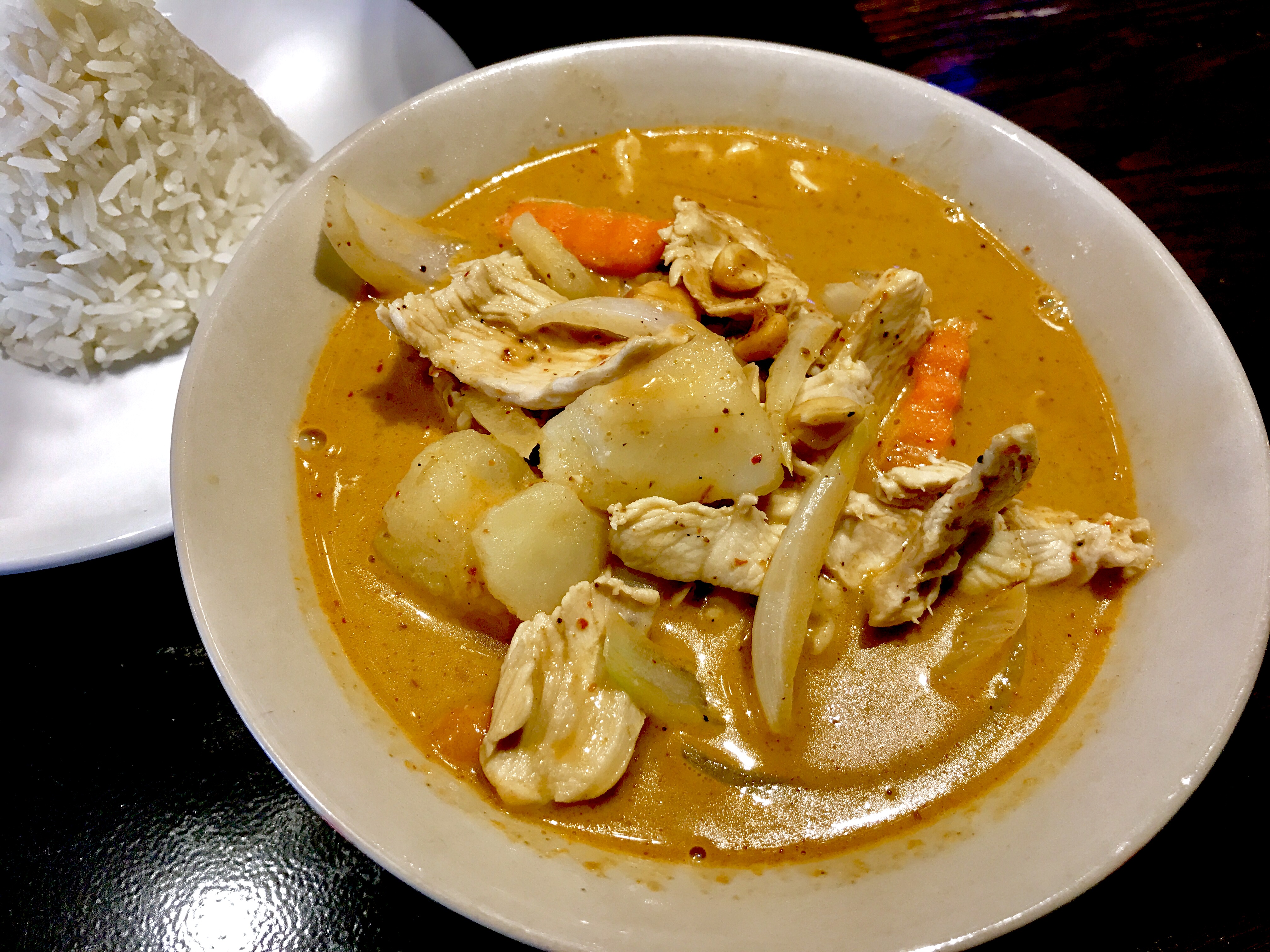 Order Massaman Curry food online from Vera Thai Restaurant store, Sunnyside on bringmethat.com