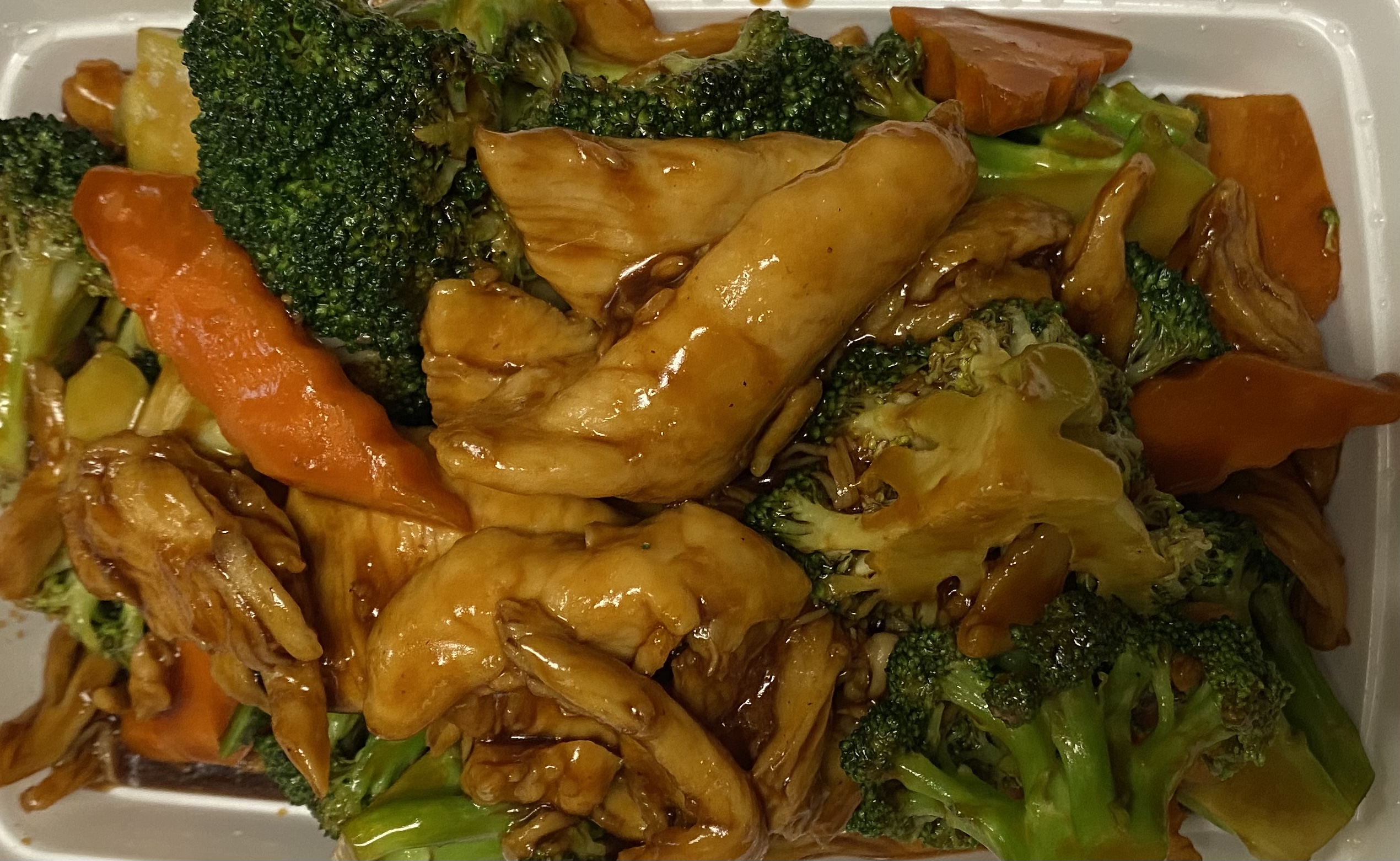 Order C8. Chicken with Broccoli Dinner Combo Plate food online from Dragon Phoenix Express store, Conshohocken on bringmethat.com