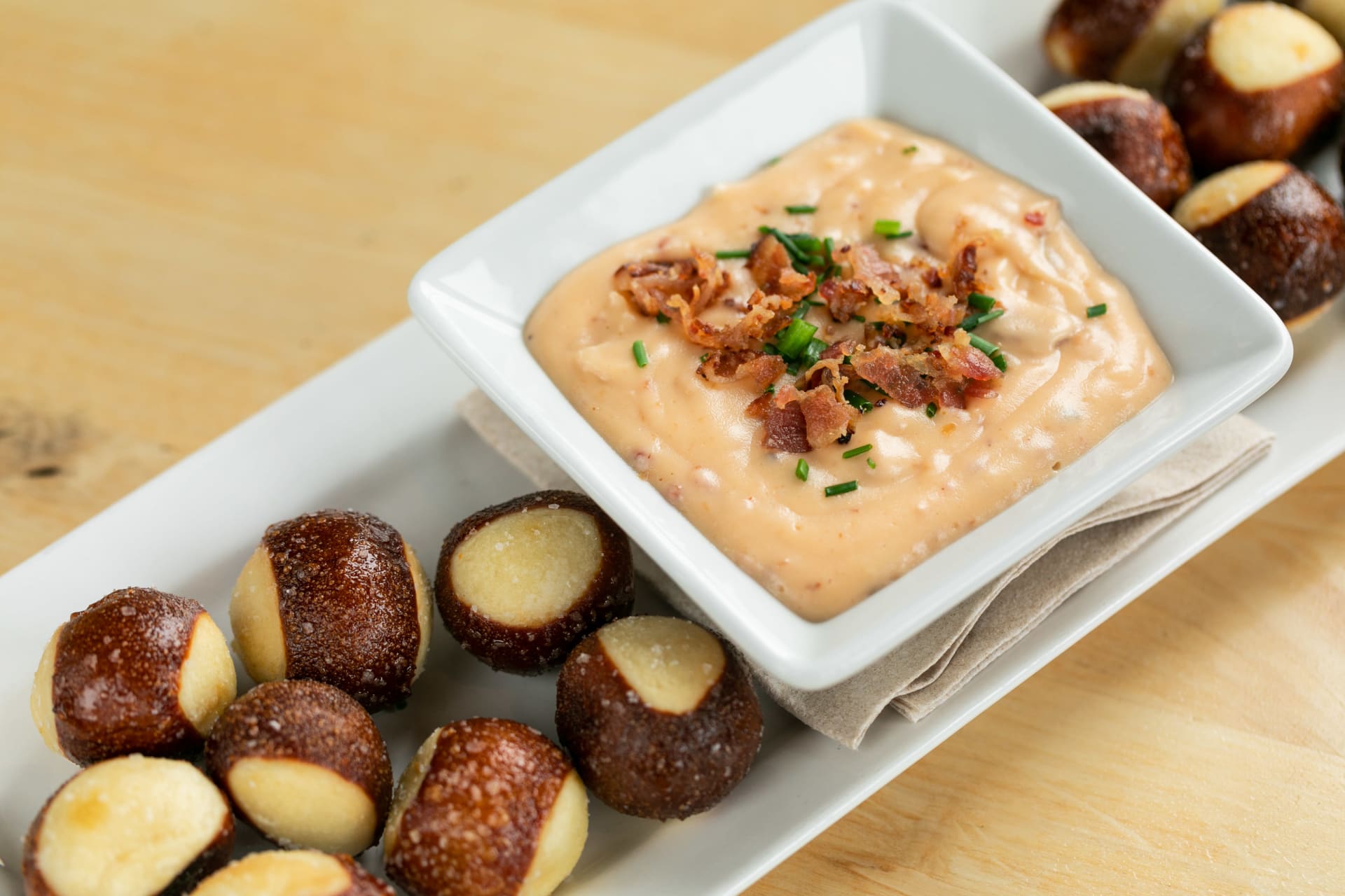Order Mac Brown Cheesy Bacon Beer Dip food online from Rincon Brewery store, Ventura on bringmethat.com