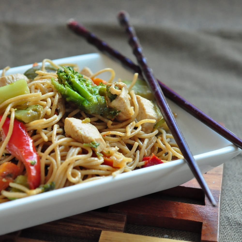 Order Chicken Lo Mein food online from East Delight Chinese Restaurant store, Bowie on bringmethat.com