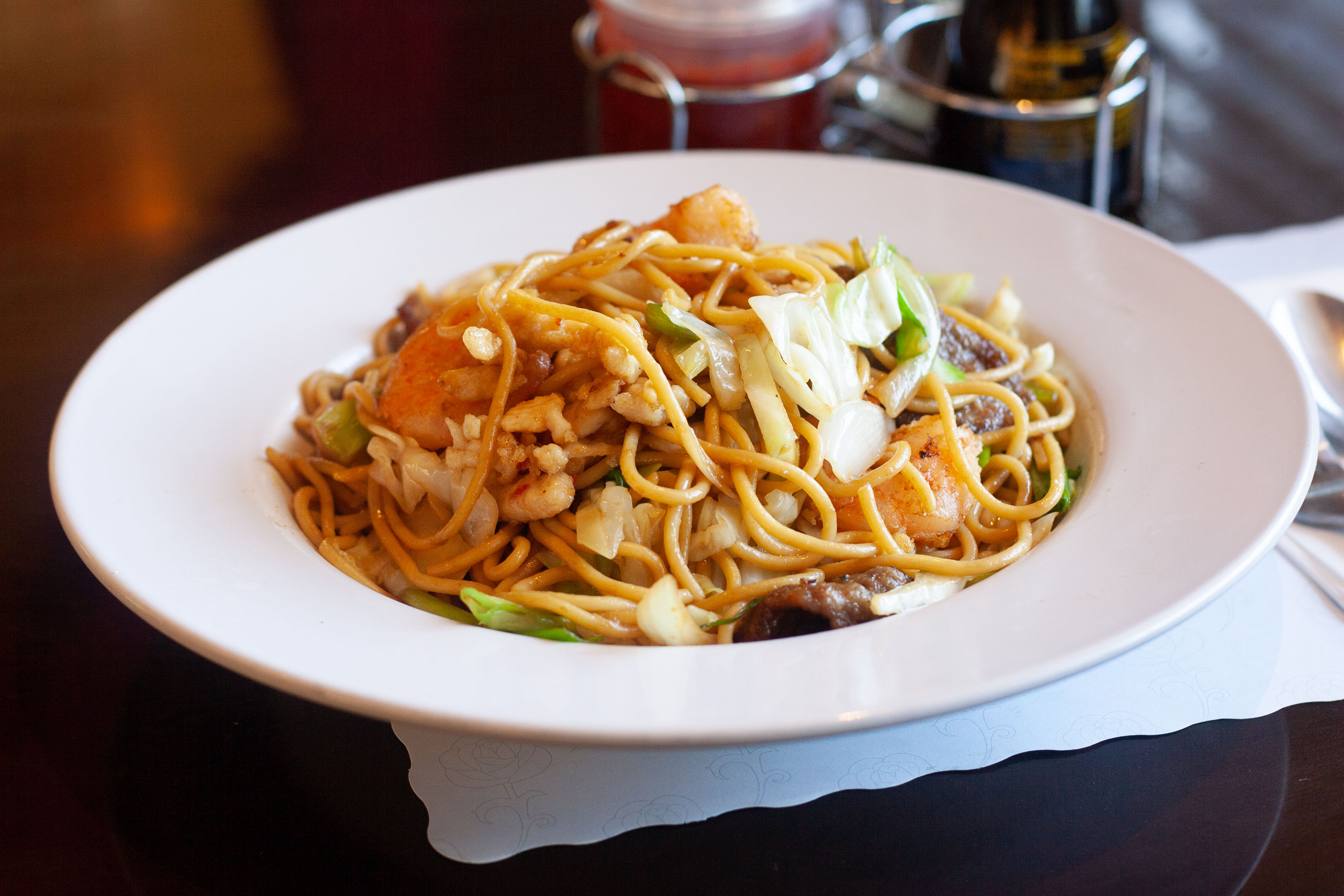 Order Combination Chow Mein food online from Ginger Cafe store, Gilroy on bringmethat.com