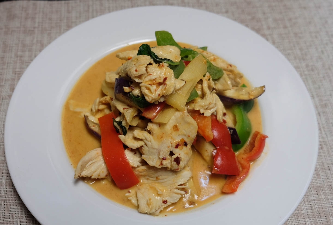 Order Red Curry food online from Giggling rice thai togo store, Brookline on bringmethat.com