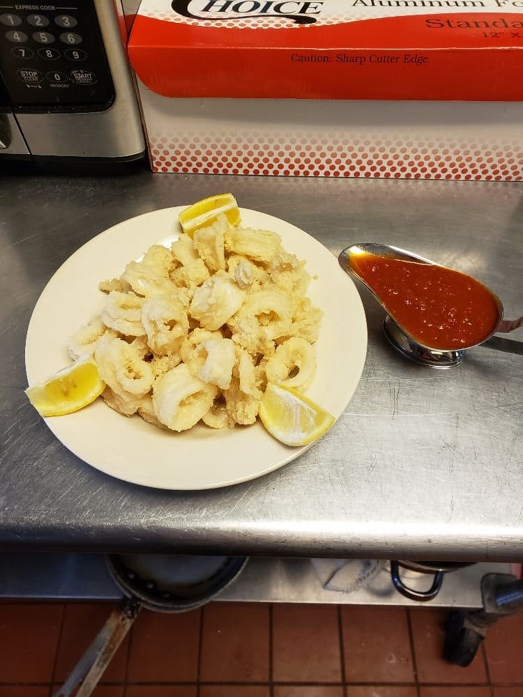 Order Fried Calamari - Appetizer food online from Vanessa Cafe Restaurant & Pizzeria store, Gibbstown on bringmethat.com