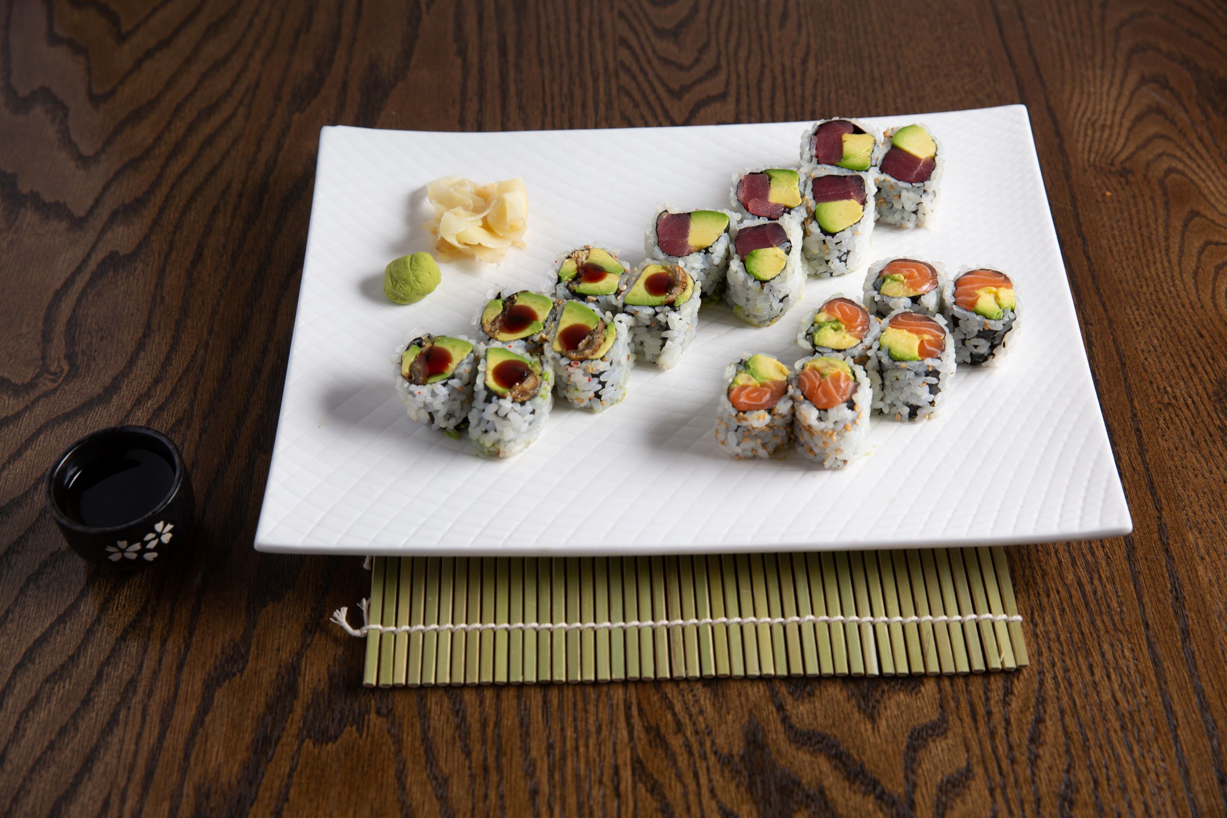 Order Para's Roll Combo C food online from Sushi para japanese restaurant store, New York on bringmethat.com