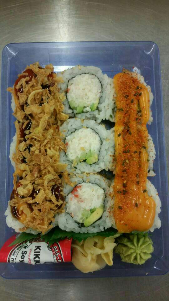 Order R2. California combo. food online from Noodle N Roll store, Orem on bringmethat.com