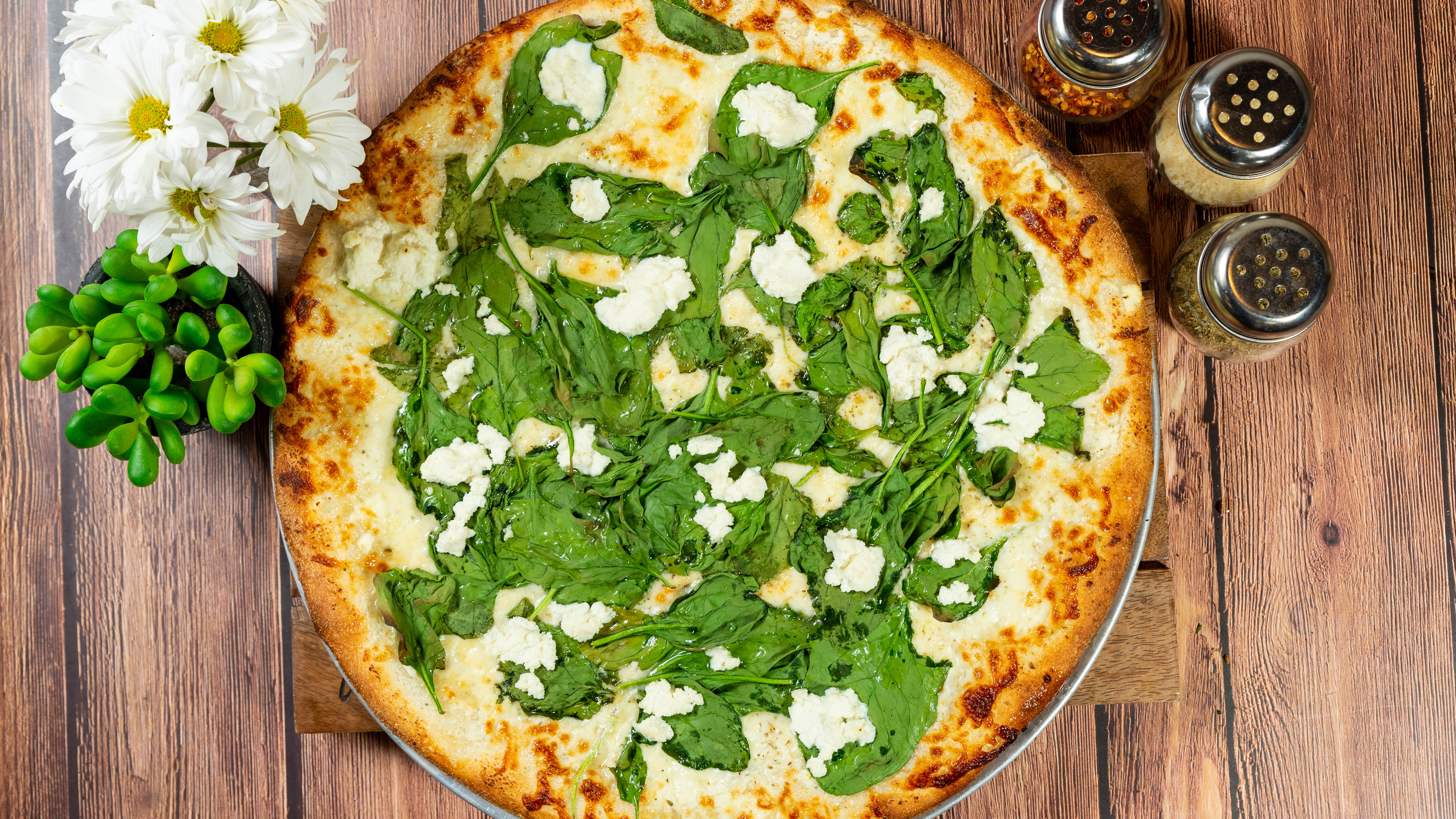Order White Pizza with Spinach and Ricotta food online from Pizza Stop store, Silver Spring on bringmethat.com