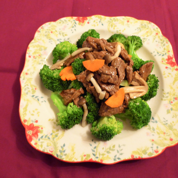 Order Broccoli Beef 西蘭花牛 food online from King Kee store, San Francisco on bringmethat.com
