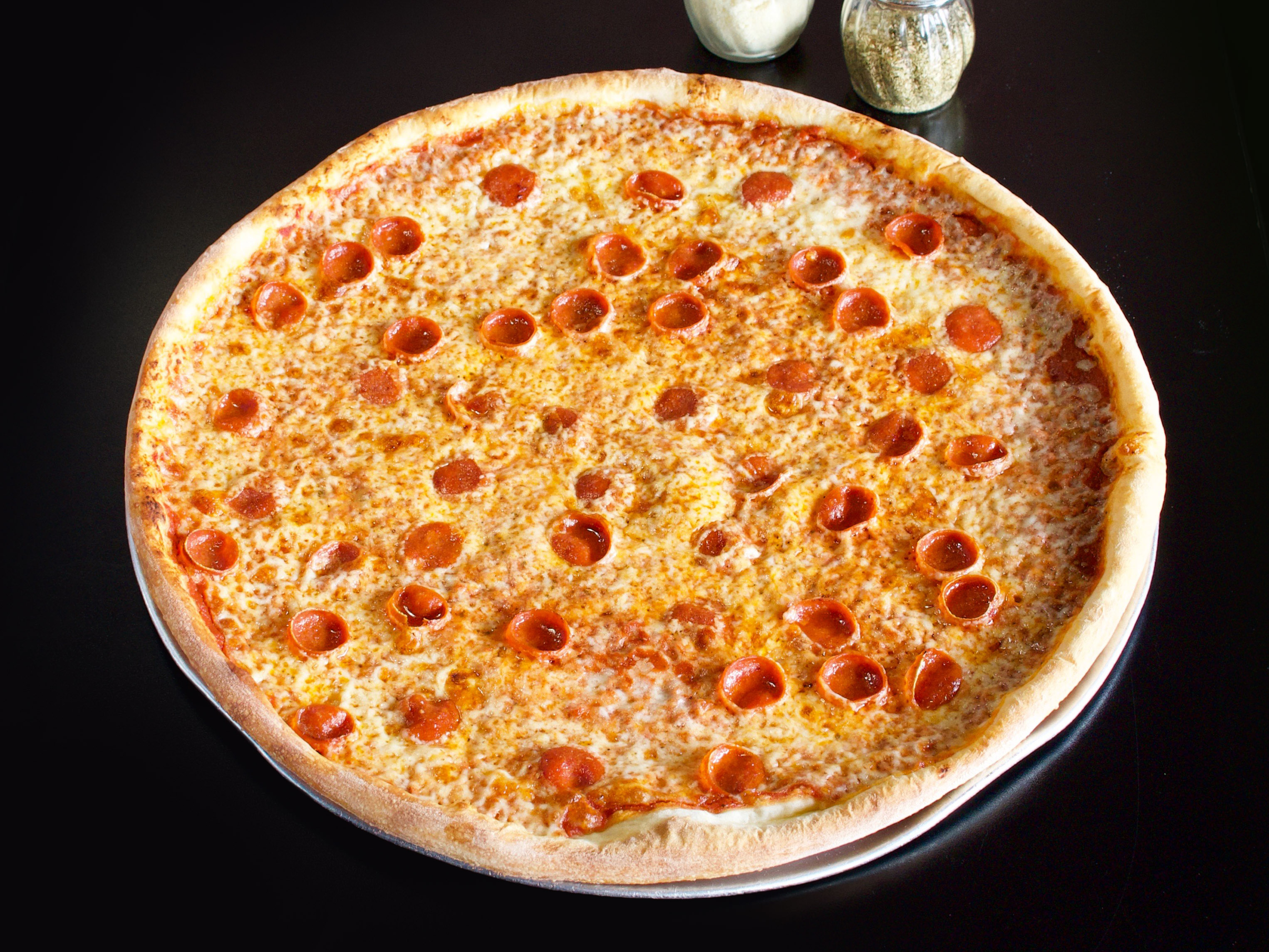 Order 18" Pepperoni Pie food online from Flippin' Pizza store, Reston on bringmethat.com
