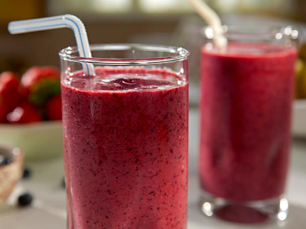 Order Very Berry Smoothie food online from Six Corners Café store, North Bergen on bringmethat.com