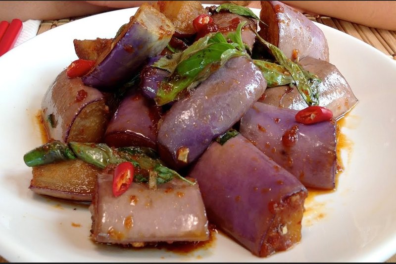 Order 44. Szechuan Eggplant Lunch food online from New Wong Chinese Restaurant store, Wickliffe on bringmethat.com