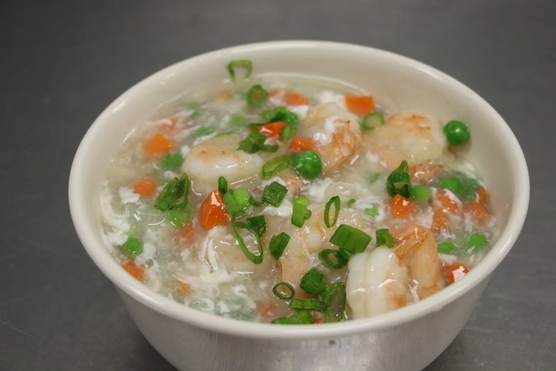 Order 40. Shrimp Chow Mein Lunch food online from New Wong Chinese Restaurant store, Wickliffe on bringmethat.com