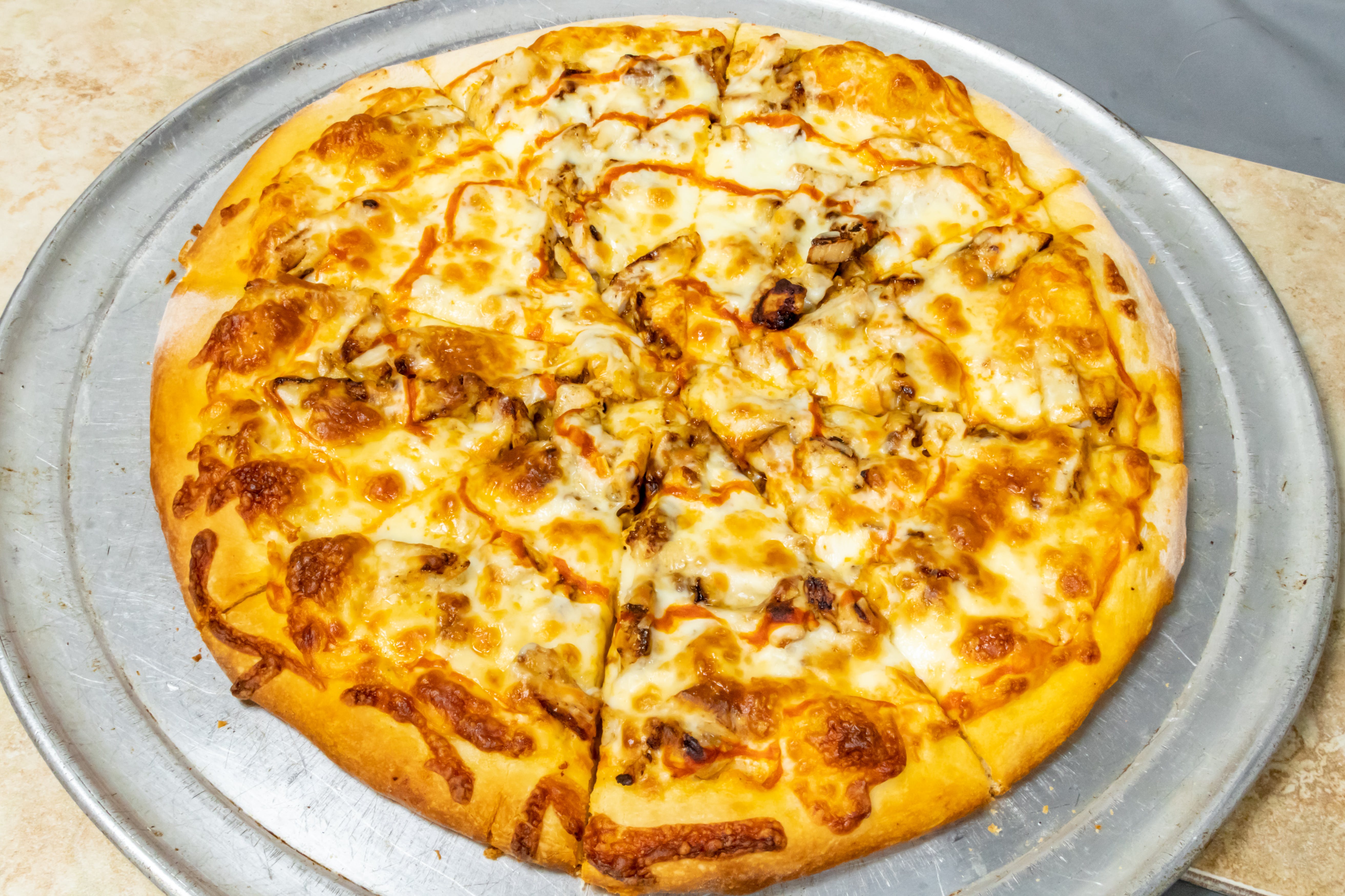 Order Buffalo Chicken Pizza - Small 10" (4 Cut) food online from Novotny's Groceries & Pizza store, Worthington on bringmethat.com