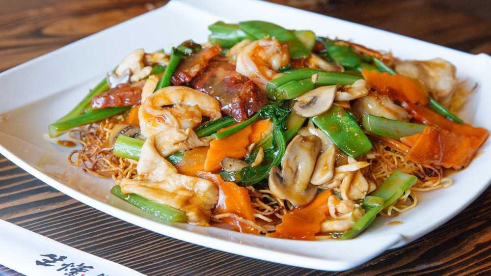 Order House Special Pan Fried Noodle food online from New Leaf Chinese & Japanese Cuisine store, Philadelphia on bringmethat.com