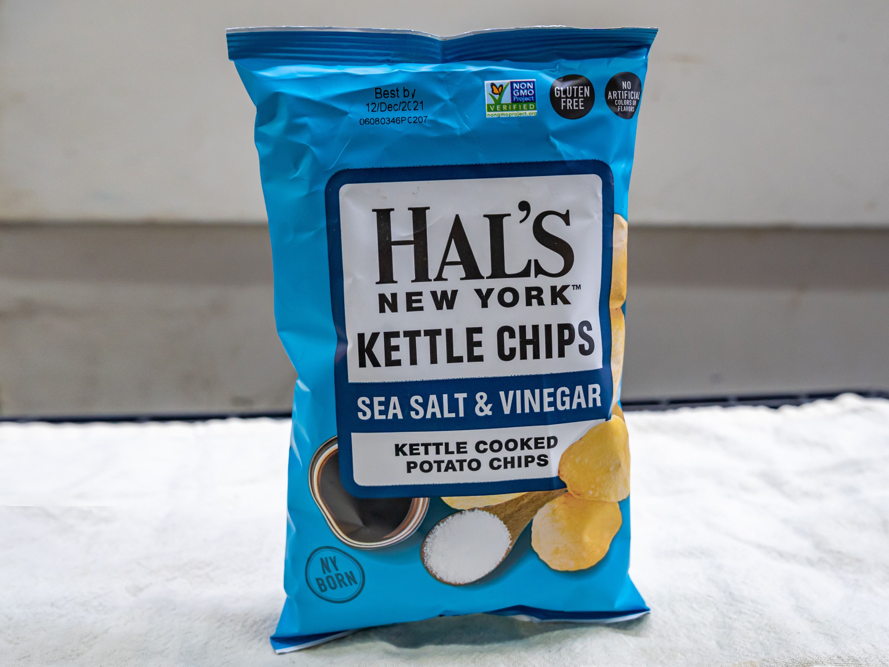 Order Hal's New York kettle chips - Sea salt & vinegar  -2oz food online from Quentin Deli and Grocery store, Brooklyn on bringmethat.com