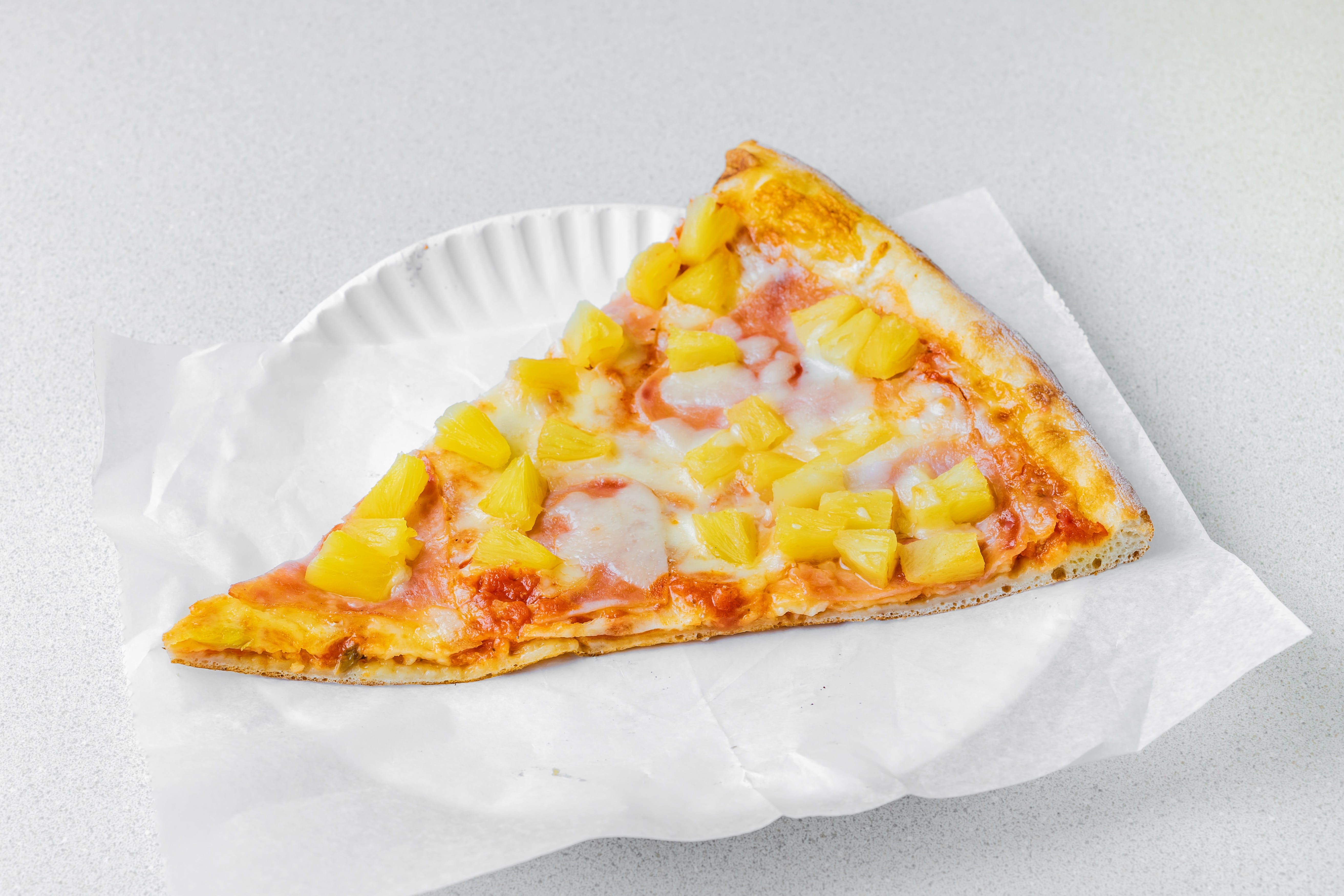 Order Hawaiian Pizza - Small 14'' food online from Fratelli's Pizzeria and Restaurant store, Flushing on bringmethat.com