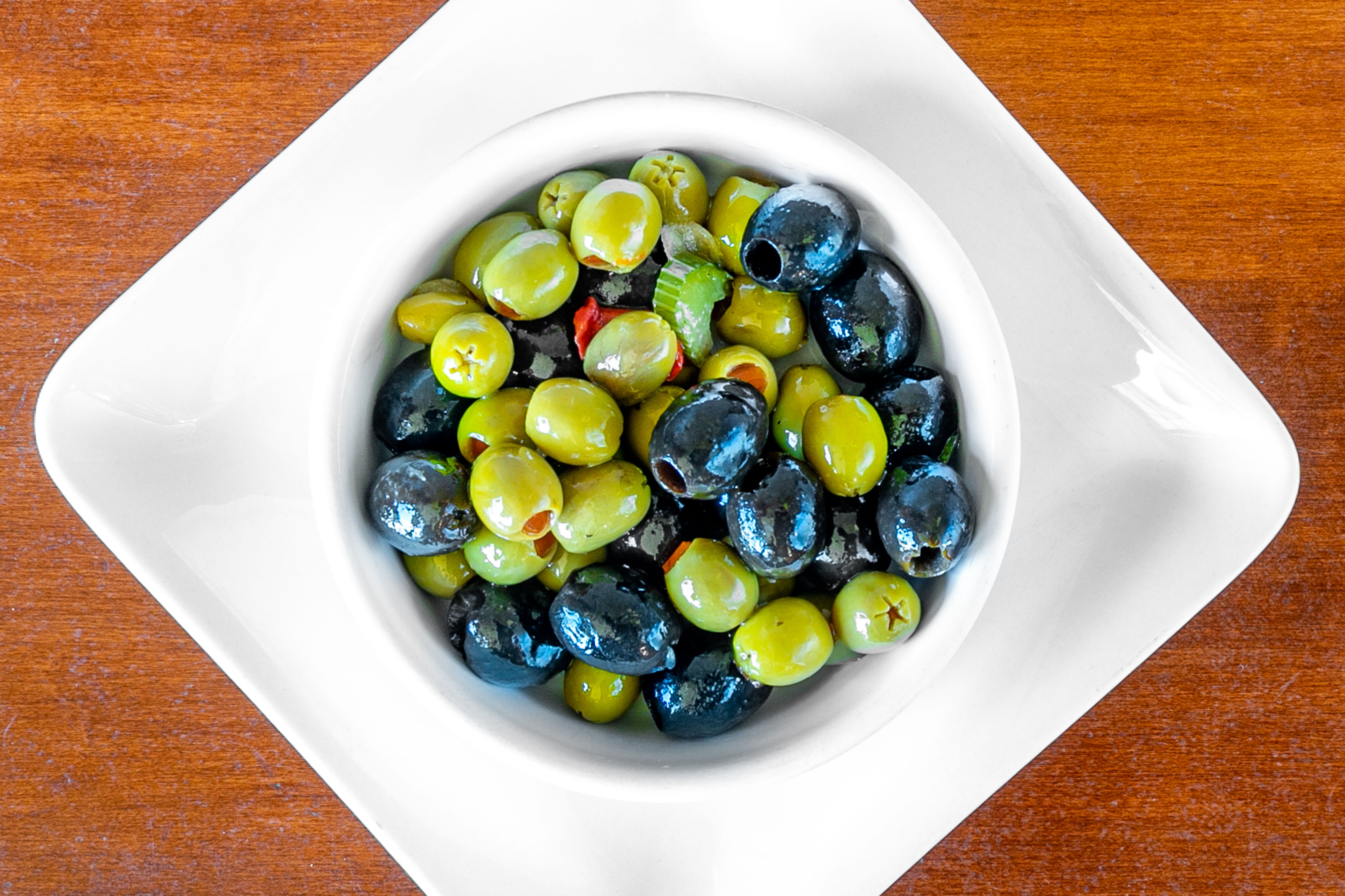 Order Marinated Mixed Olives - Appetizer food online from Villa Vinci store, Wylie on bringmethat.com