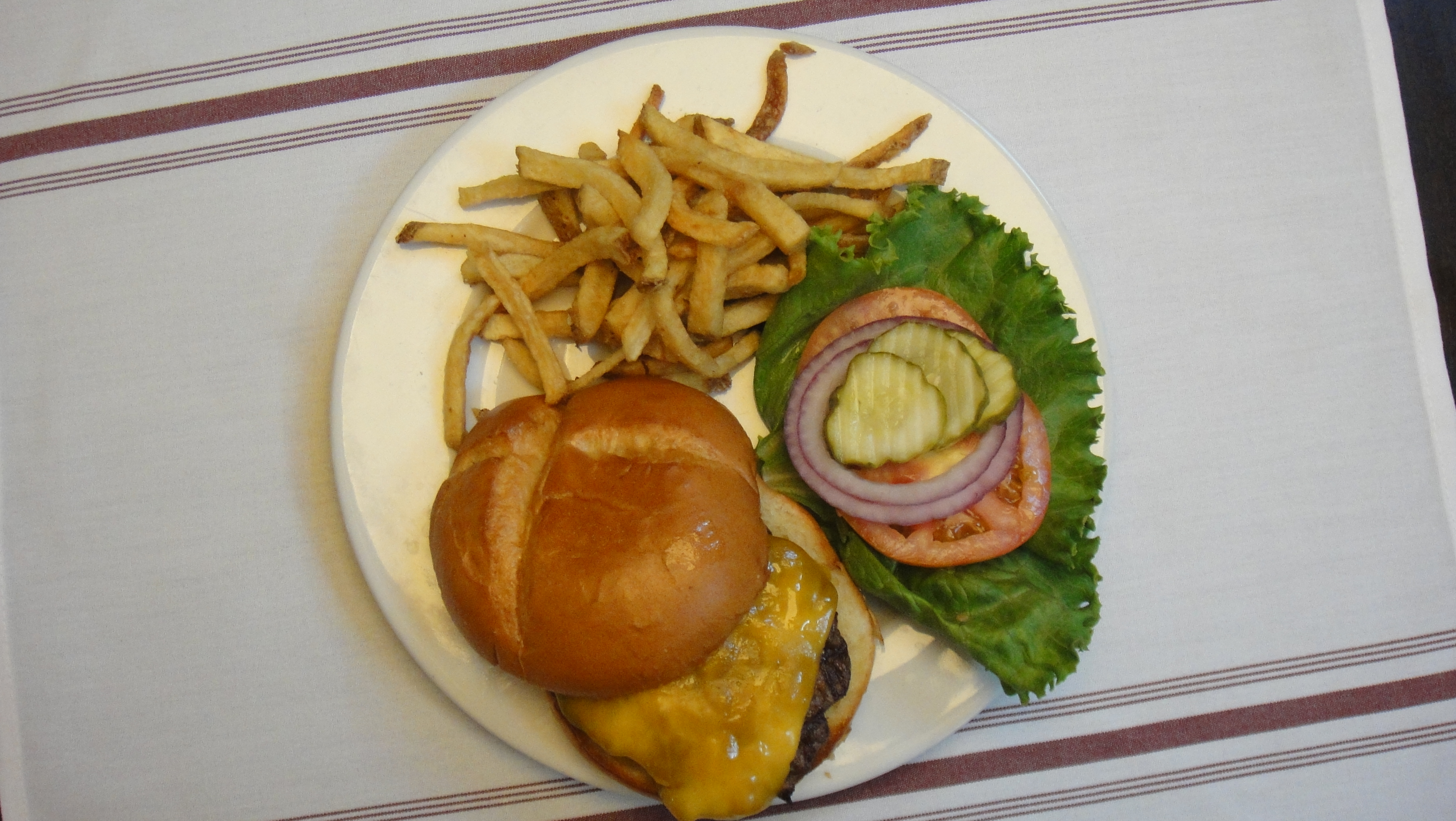 Order Kid's Cheeseburger food online from Back Nine Grill & Bar store, Santa Cruz on bringmethat.com