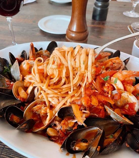 Order Pescatore food online from Matteo's store, Roslyn Heights on bringmethat.com