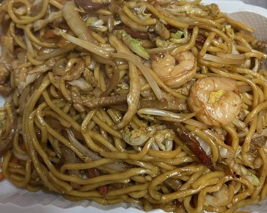 Order House Special Lo Mein food online from New Rainbow Restaurant store, New York on bringmethat.com