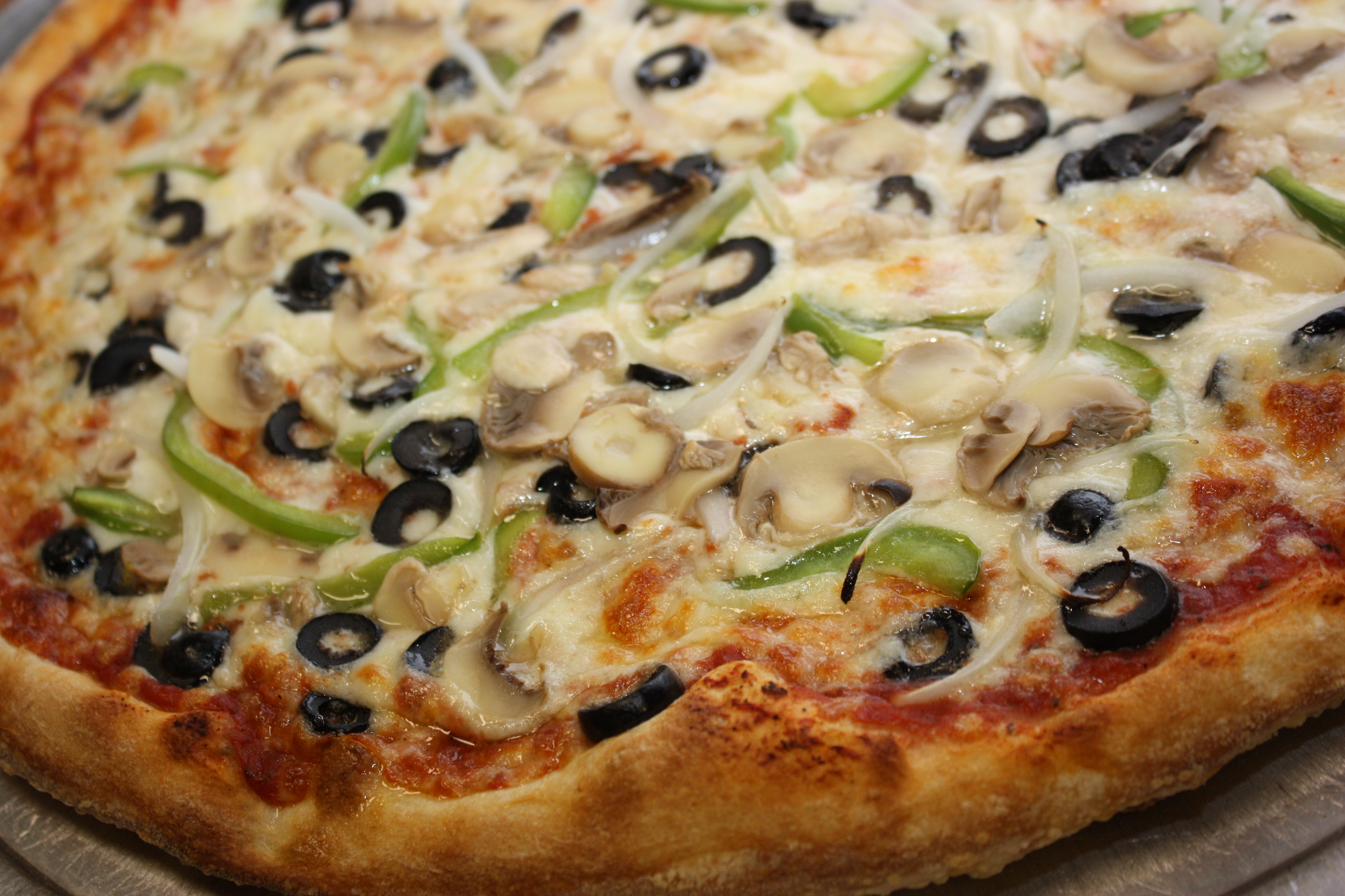 Order Veggie Pizza food online from Mama’s Pizza store, Alpharetta on bringmethat.com
