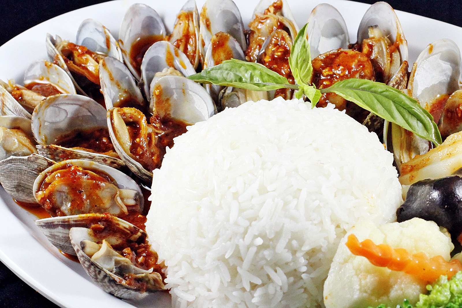 Order N-2 Clams food online from Nine Seafood Restaurant store, Cerritos on bringmethat.com