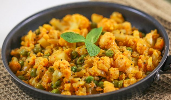 Order Aloo Matar Gobhi food online from Curry India store, New York on bringmethat.com