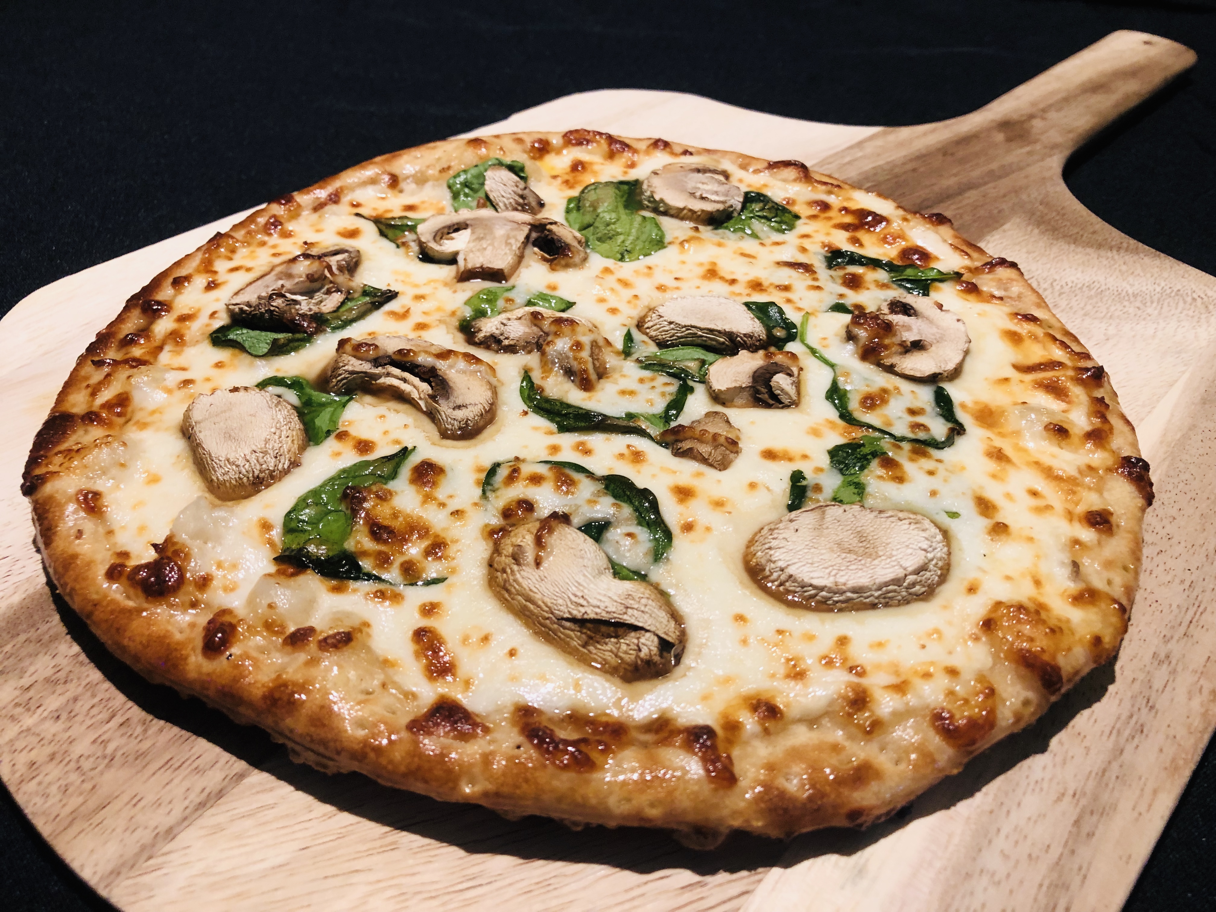 Order Vegetariana Alfredo food online from 540 Pizzas & Calzones store, Plano on bringmethat.com