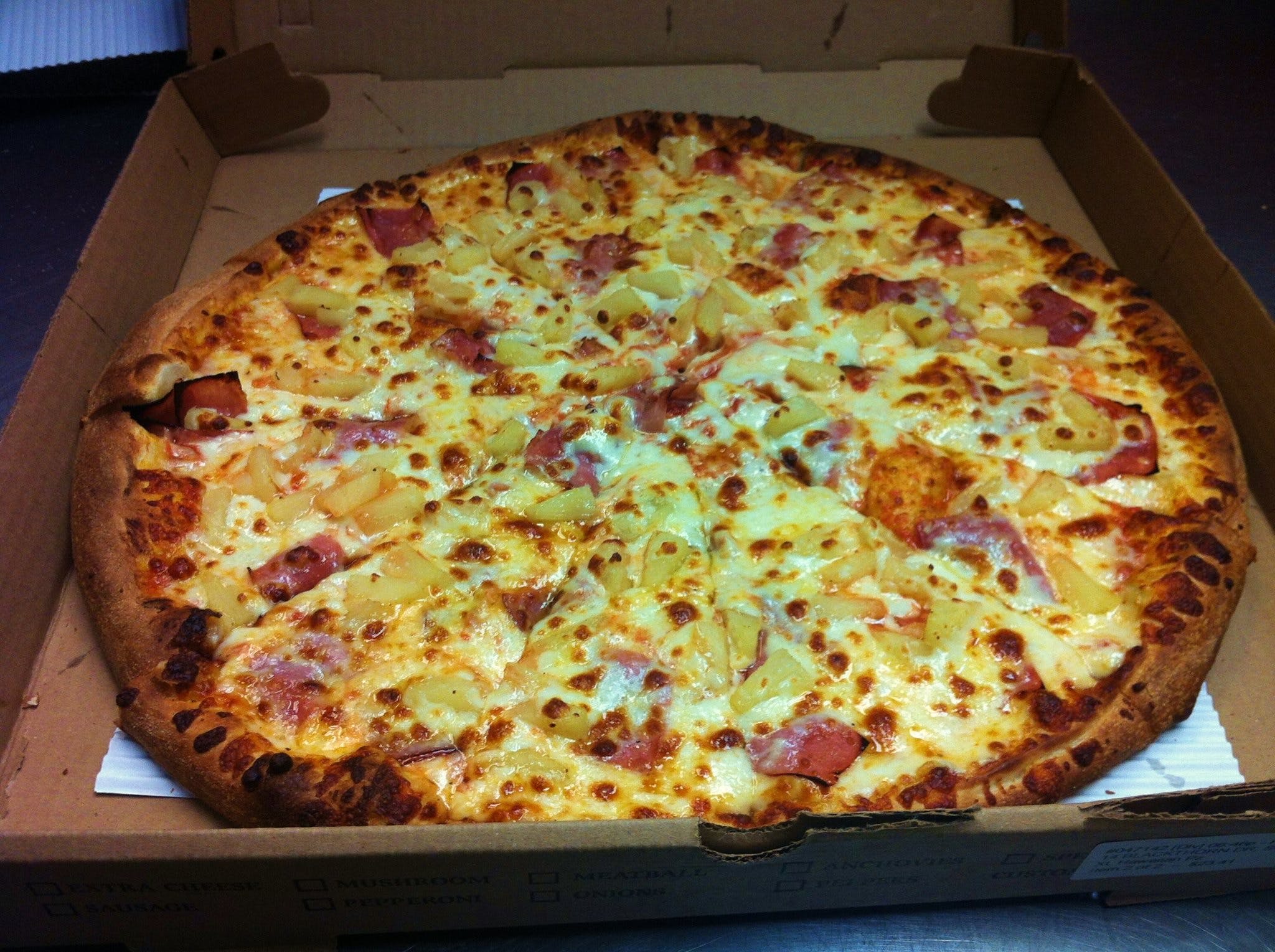 Order The Hawaiian Pizza - Medium 12'' food online from Clockwork pizza store, Marlborough on bringmethat.com