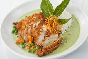 Order Crispy Chicken Green Curry food online from Noodle Wave store, Dallas on bringmethat.com
