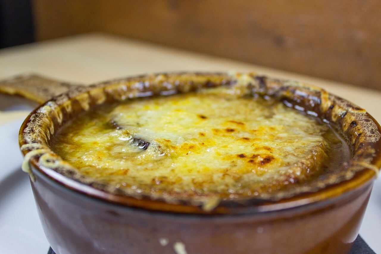 Order Classic French Onion Soup food online from Wissota Chophouse Stevens Point Wi store, Stevens Point on bringmethat.com