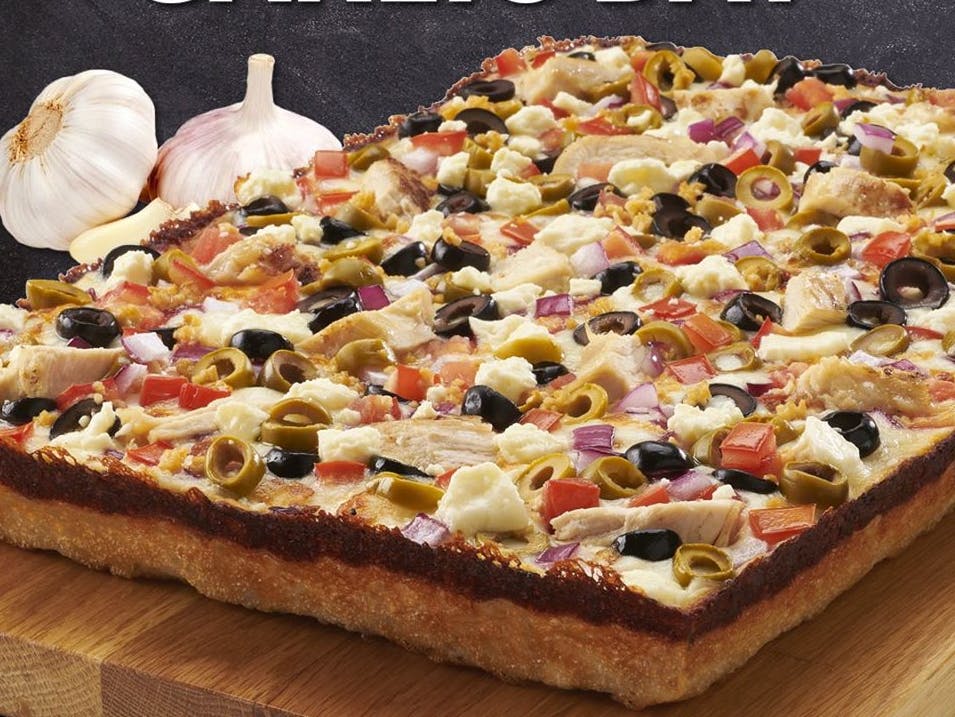 Order Mediterranean Chicken Pizza - Small 10" (4 Slices) food online from Papa's Pizza To Go store, Hiawassee on bringmethat.com