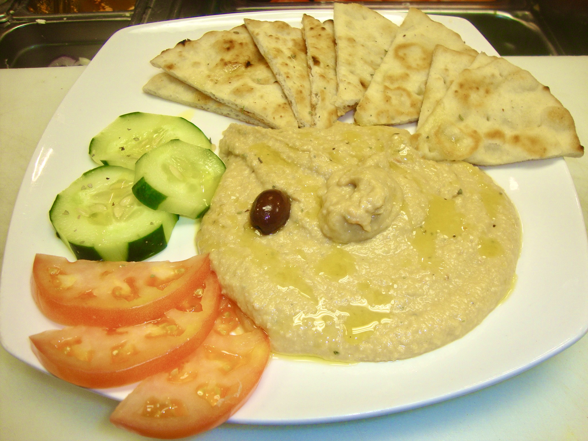 Order Spicy Hummus food online from Yummy Gyro store, Willston Park on bringmethat.com