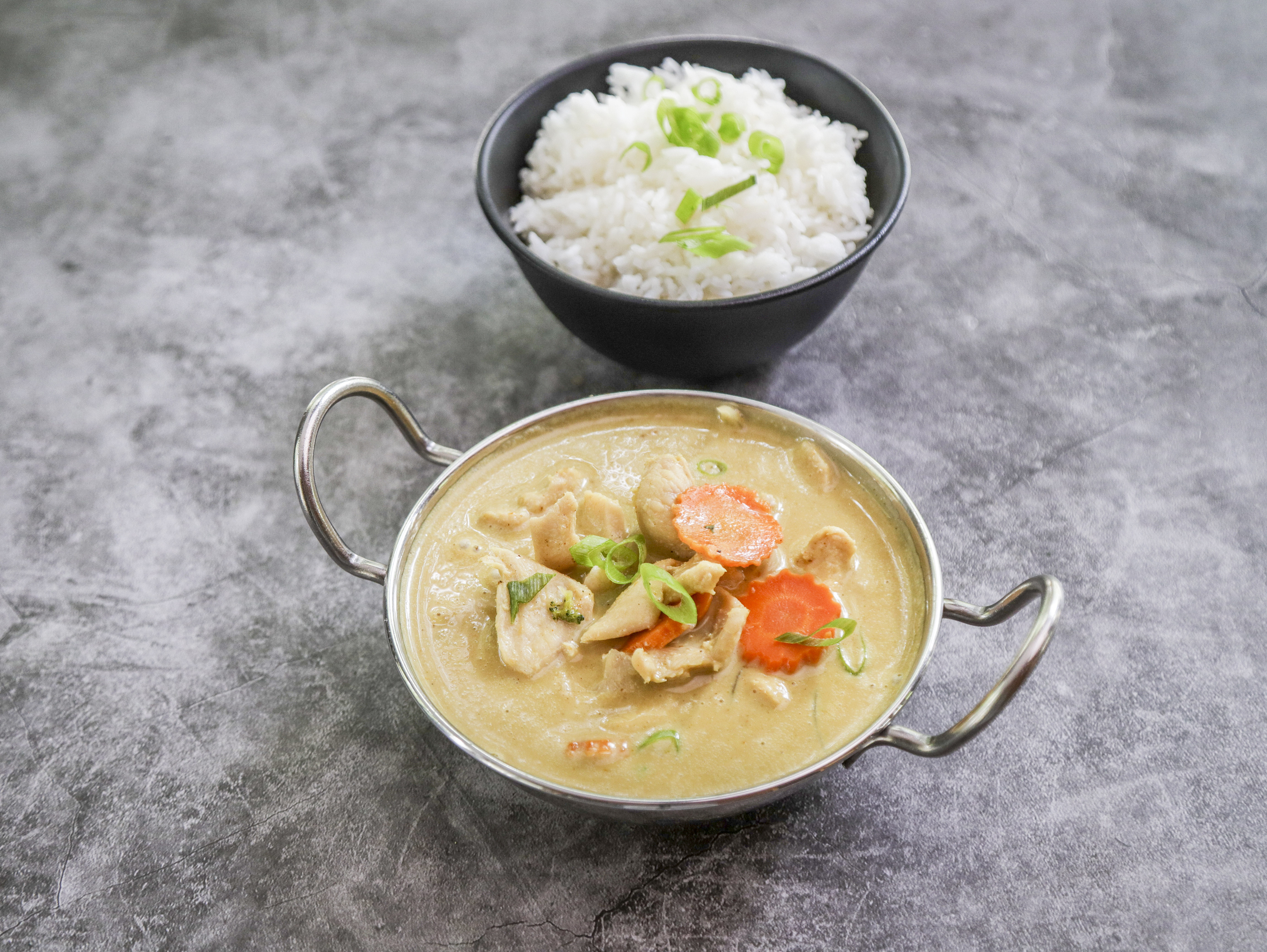 Order Yellow Curry food online from Siam House store, Bloomington on bringmethat.com
