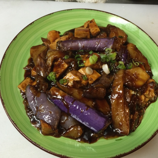 Order 20. Chicken with Eggplant food online from May Lee Restaurant store, San Francisco on bringmethat.com