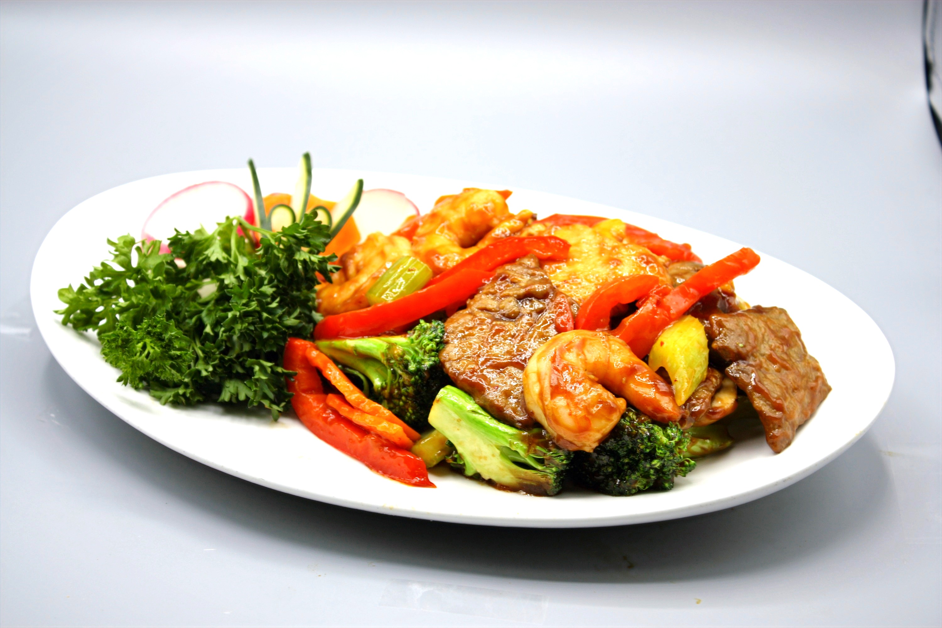 Order Triple Delight in Thai Style food online from Chau's cafe store, Ashburn on bringmethat.com