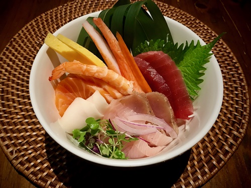 Order Chirashi Bowl food online from Zono Sushi store, Glendale on bringmethat.com