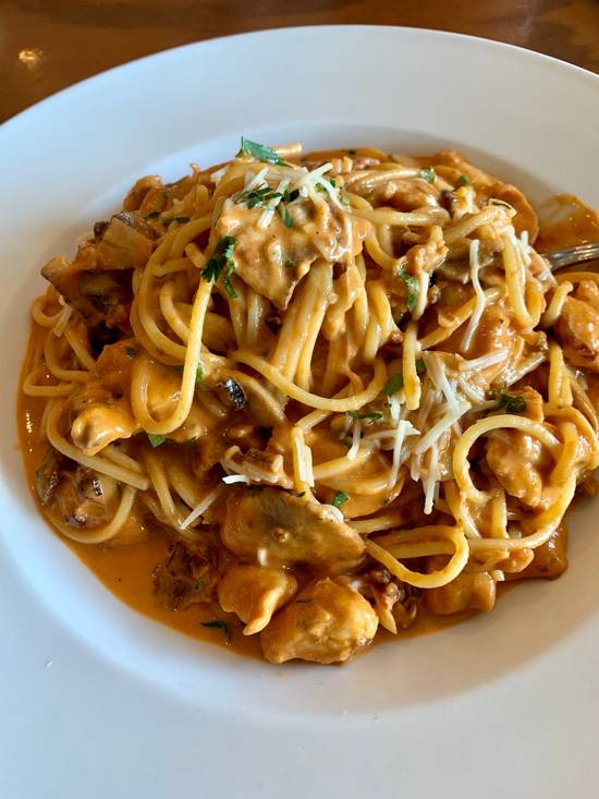 Order Spag Di Pollo food online from Cafe 382 store, South San Francisco on bringmethat.com