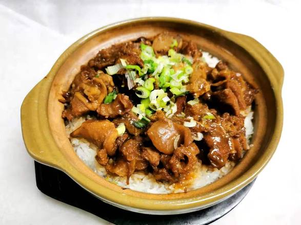 Order Beef Navel Rice Casserole 牛腩煲仔飯 food online from Peking kitchen store, Brooklyn on bringmethat.com