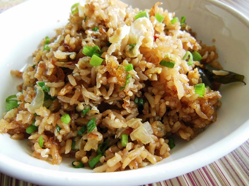 Order 21. Myanmar Traditional Fried Rice food online from Amazing Myanmar Asian Cuisine store, Kentwood on bringmethat.com