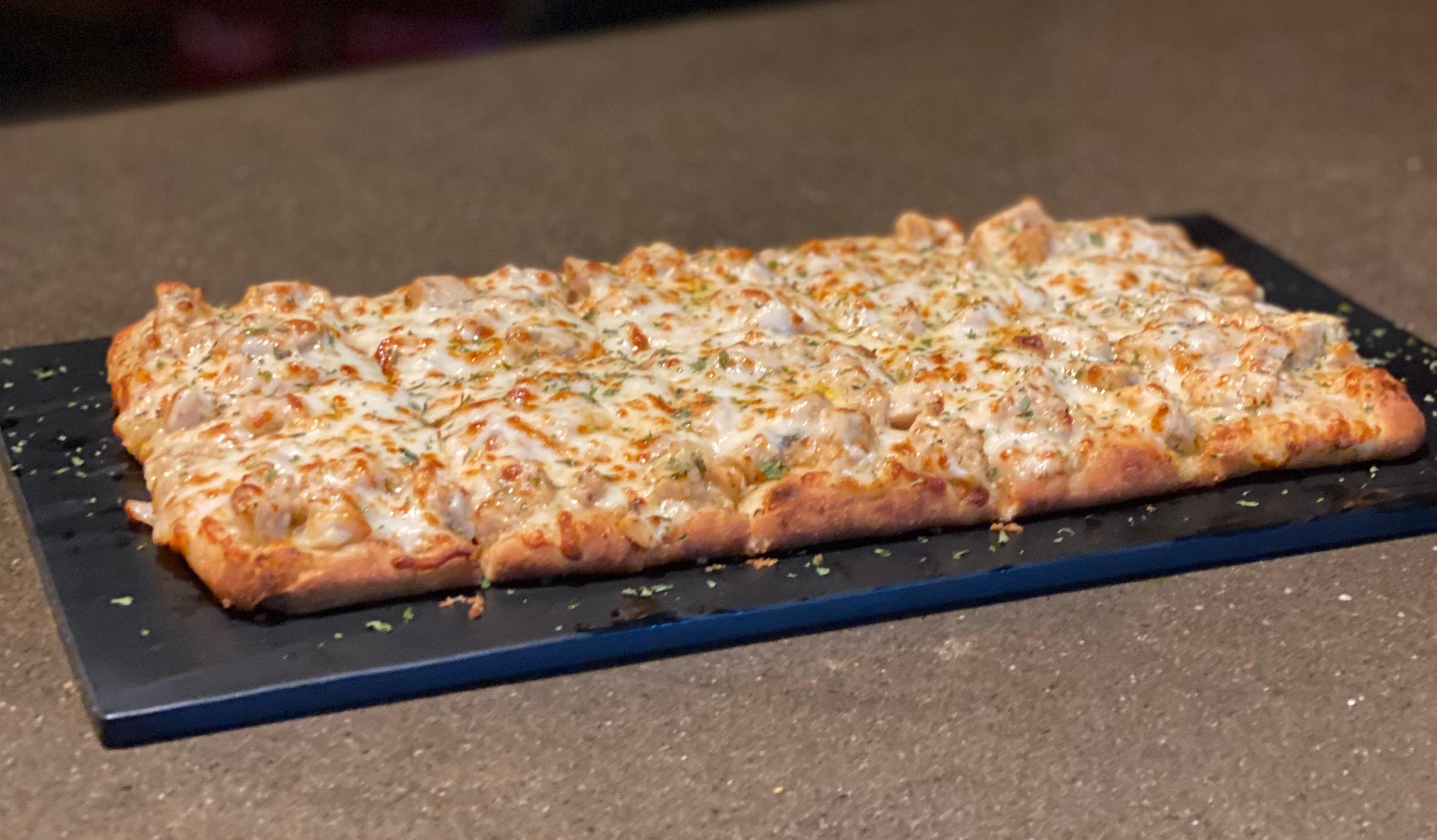 Order Garlicky Chicken Flatbread food online from Gone Axe Throwing store, Peoria on bringmethat.com