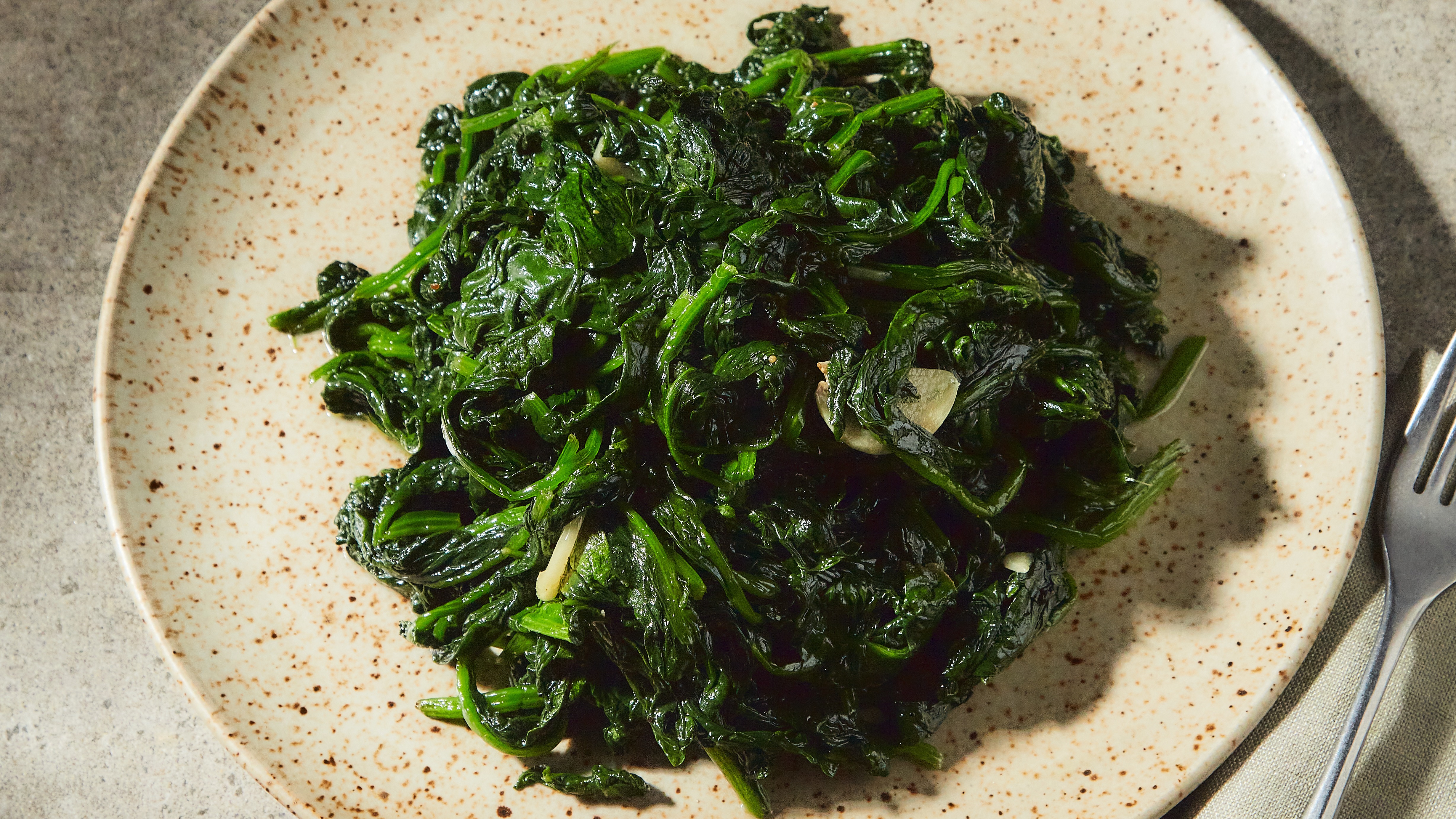 Order Sautéed Spinach food online from Della Terra store, Los Angeles on bringmethat.com
