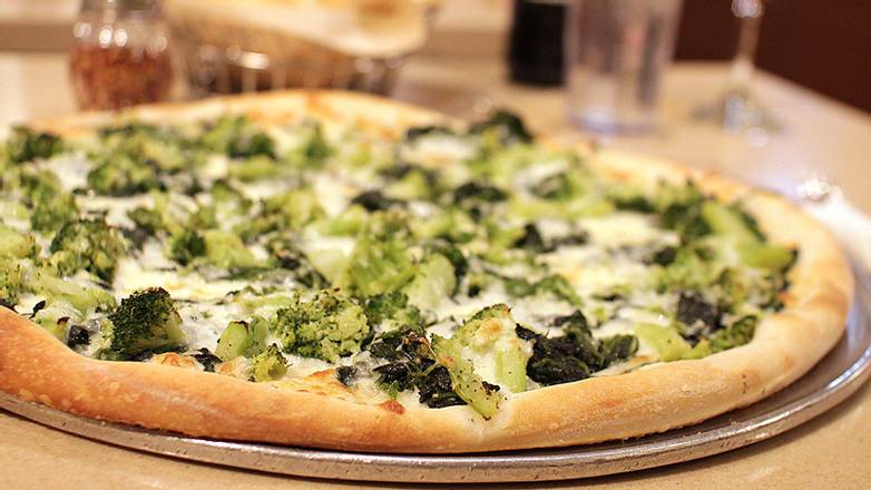 Order Spinach & Broccoli Pie food online from Mama Theresa Pizzeria Restaurant store, Westbury on bringmethat.com
