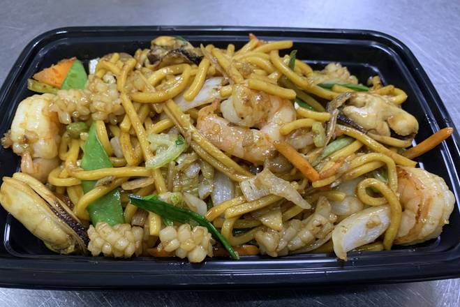 Order House Combination Lo Mein food online from Chopstixx store, Lawrenceville on bringmethat.com