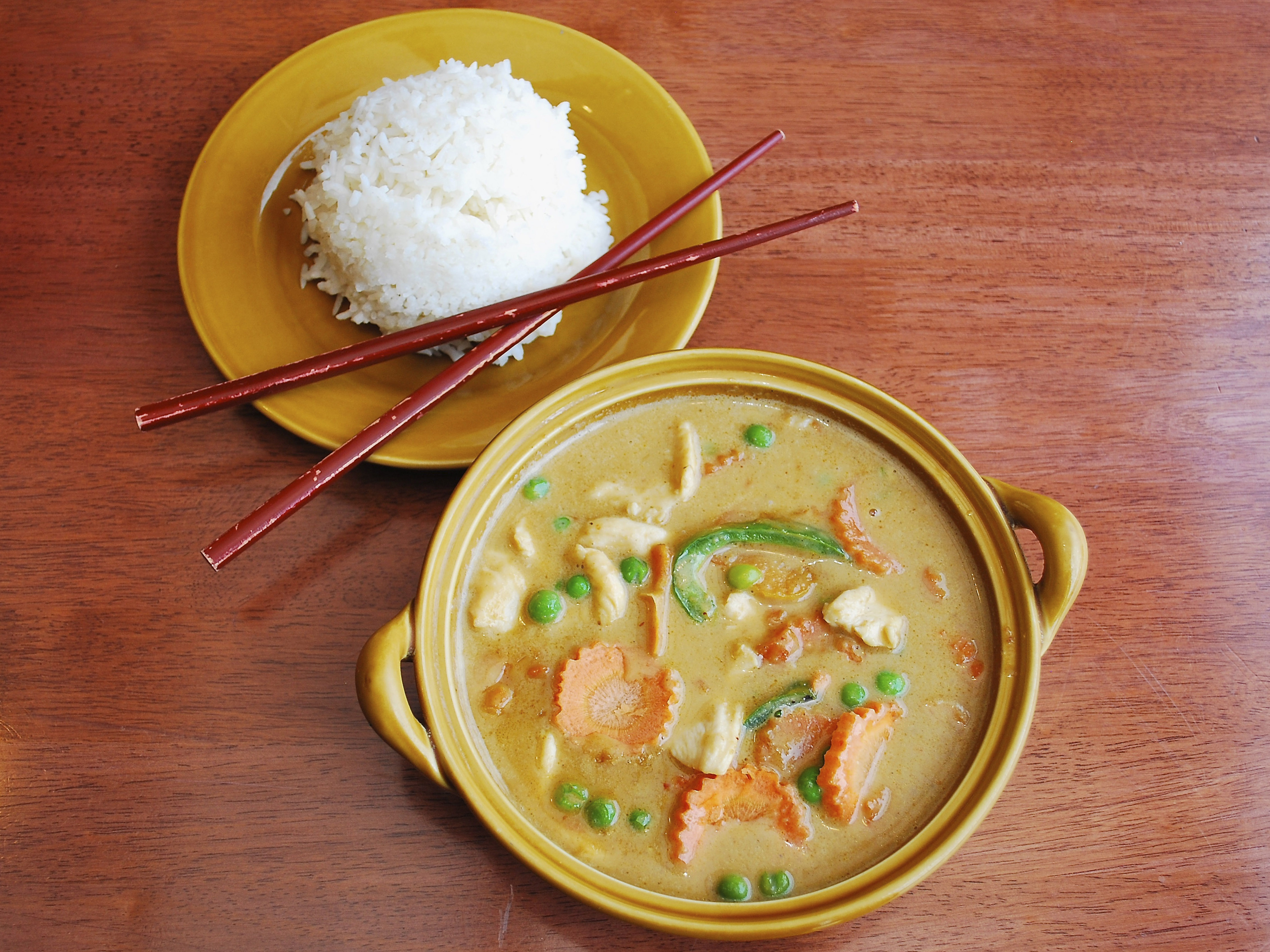 Order Panang Curry food online from Pho's Thai Cuisine store, Chicago on bringmethat.com