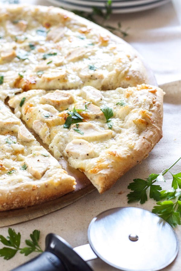 Order Chicken Alfredo Pizza - Large 14'' food online from Golden Pizzeria store, Norfolk on bringmethat.com