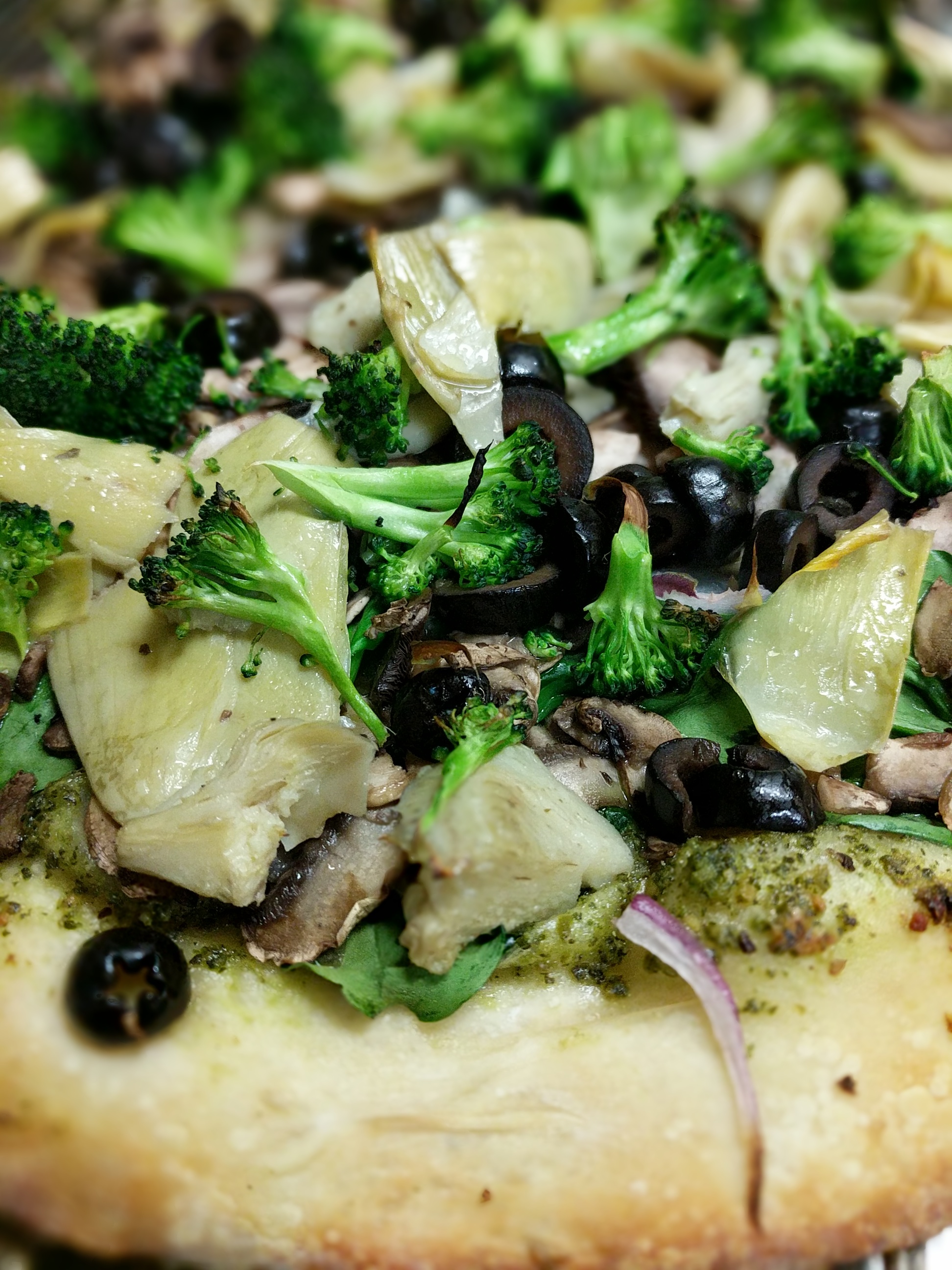 Order Popeye's Gourmet Veggie Pizza food online from Ciro's Pizza Cafe store, Folsom on bringmethat.com
