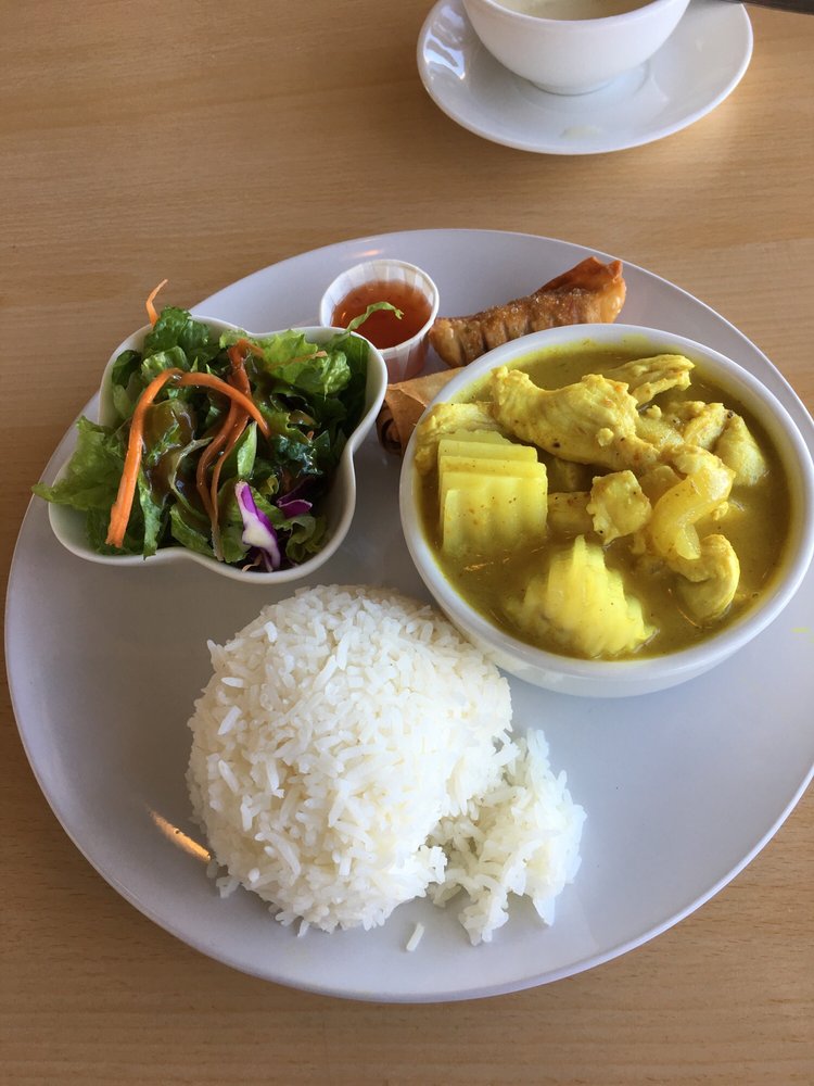 Order 2. Yellow Curry food online from Krua Thai Cuisine store, Chula Vista on bringmethat.com